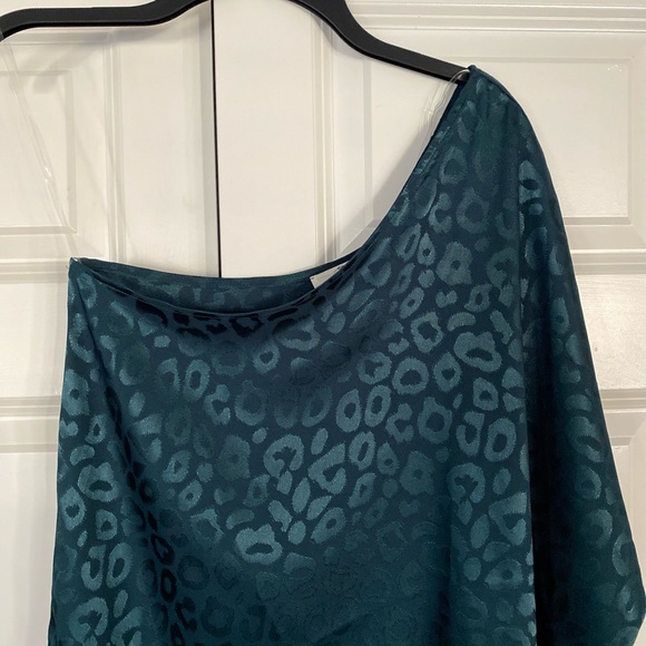 Entro Women's Leopard One Shoulder Top - Picture 2 of 16